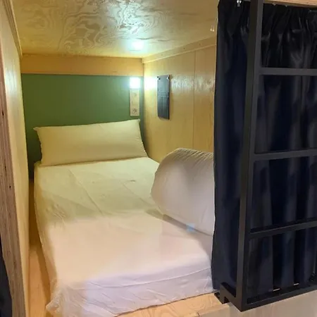 Vtz The Botanic Hostel