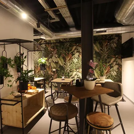 Vtz The Botanic Hostel *