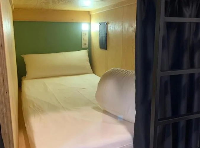 Vtz The Botanic Hostel